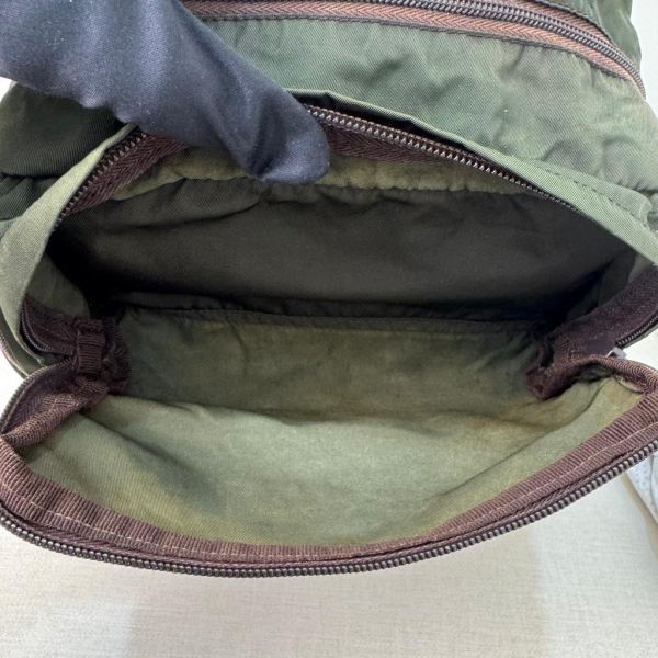 PRADA 墨綠帆布鐵牌後背包 