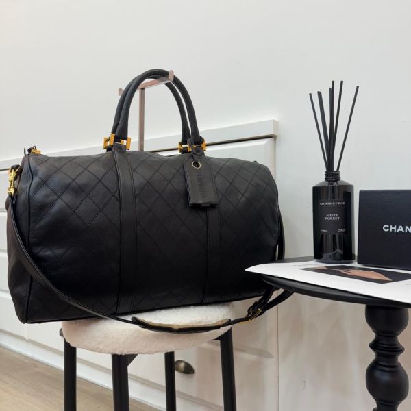 Chanel 菱格紋黑金旅行袋 