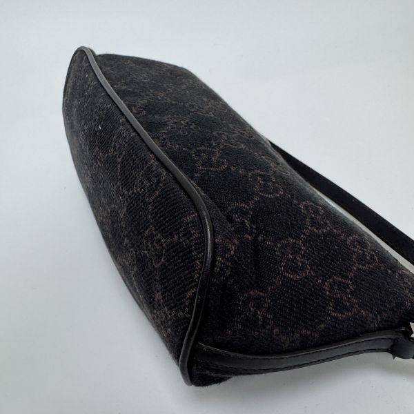 Gucci 黑色老花腋下包 