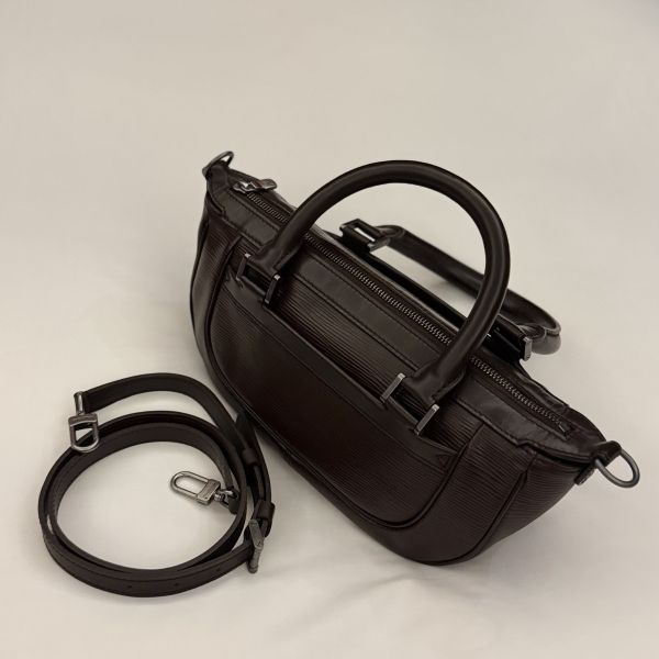 Louis Vuitton 水波紋巧克力色船型包 