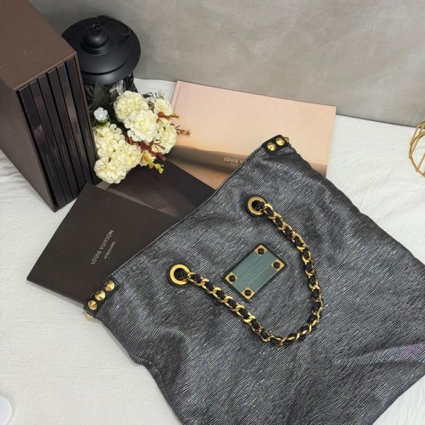 Louis Vuitton 鐵灰卯釘提袋 