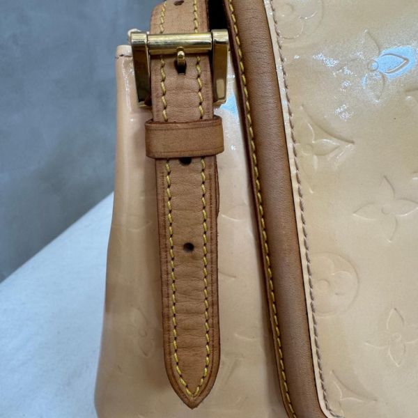 Louis Vuitton 黃色漆皮壓紋肩背包 