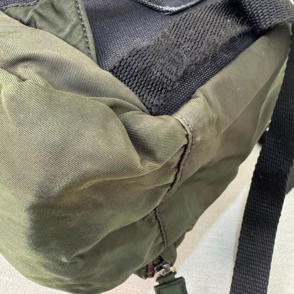 PRADA 墨綠帆布鐵牌後背包 