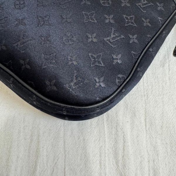 Louis Vuitton 特殊款斜背包 