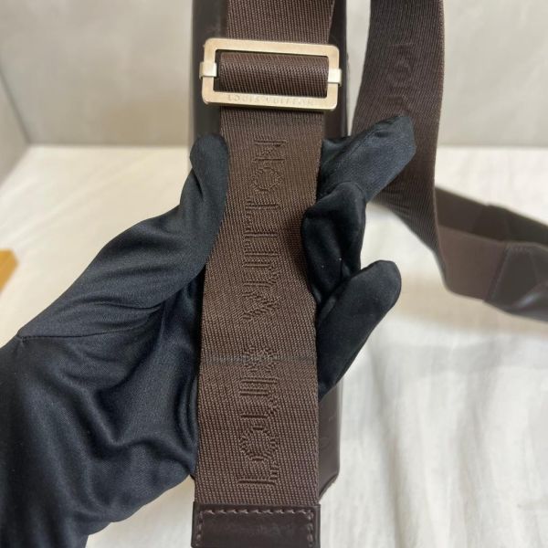 Louis Vuitton 硬殼肩包 