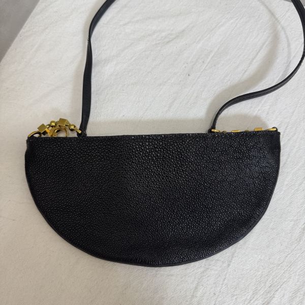 Bvlgari 黑色半月肩背包 