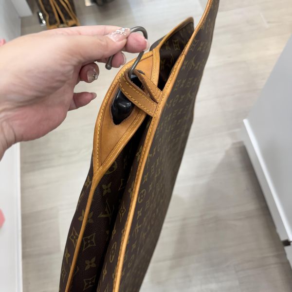 Louis Vuitton  Monogram 帆布西裝套 