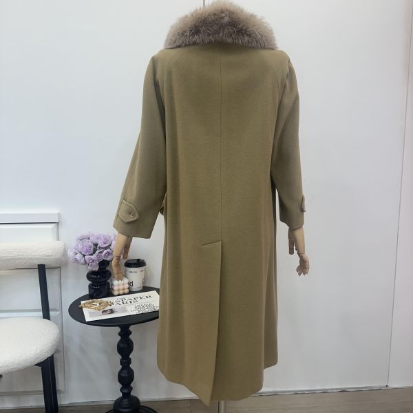 Burberry卡其色毛領大衣 