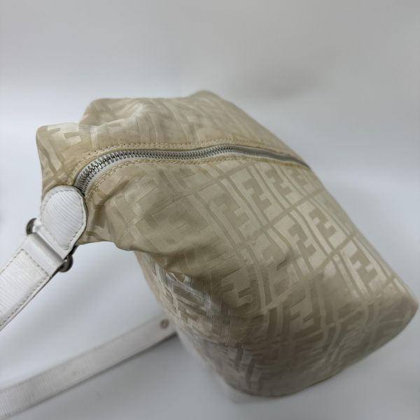 Fendi 奶茶色法棍包 
