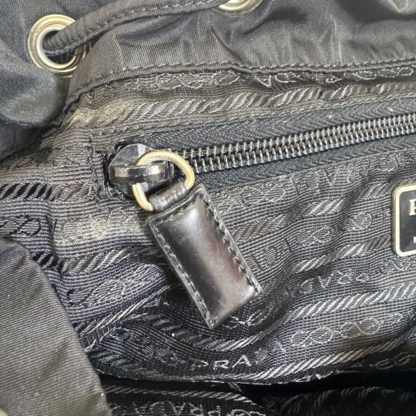 PRADA 經典尼龍背包 