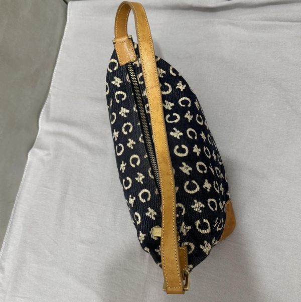 𝐂𝐞𝐥𝐢𝐧𝐞牛仔單肩腋下包 