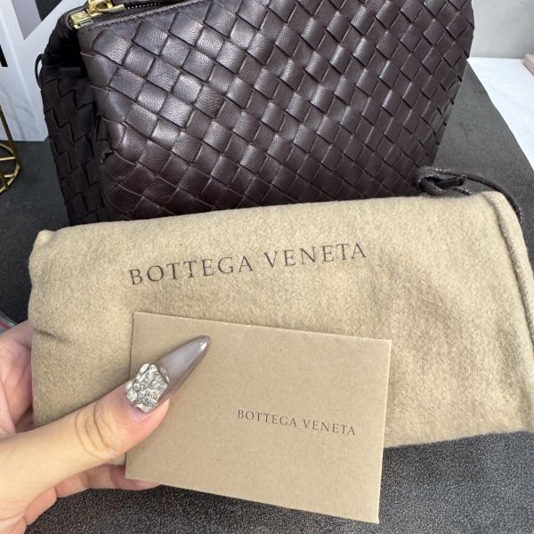 Bottega Veneta 經典Intrecciato 納帕小羊皮編織拉鍊手拿包* 
