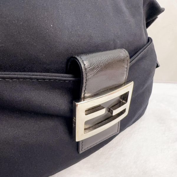 Fendi Mamma Baguette 黑色帆布肩背包 