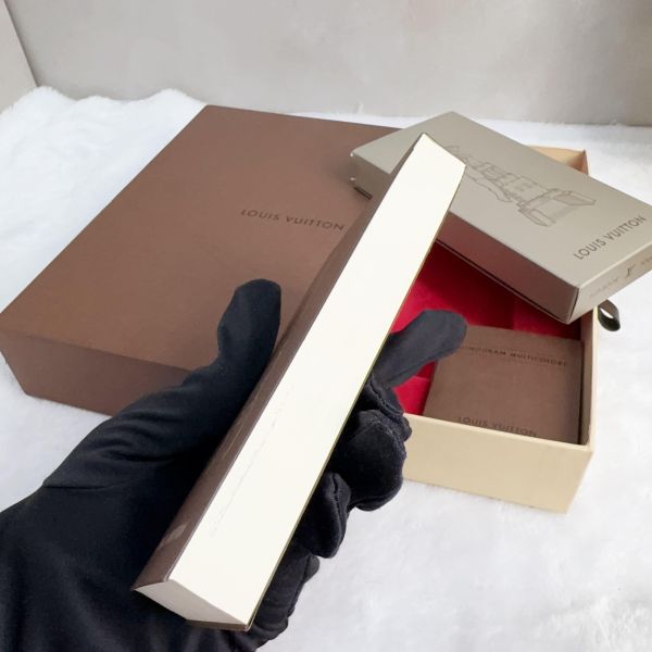 Louis Vuitton Tour Eiffel VIP 限量版翻頁動畫書 