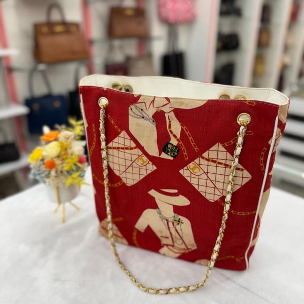 CHANEL 復古絲巾圖騰托特包 