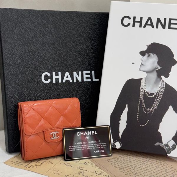 Chanel 珊瑚橘短夾 