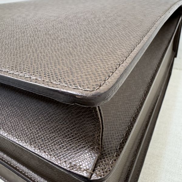 Louis Vuitton 深棕色皮革公事包 