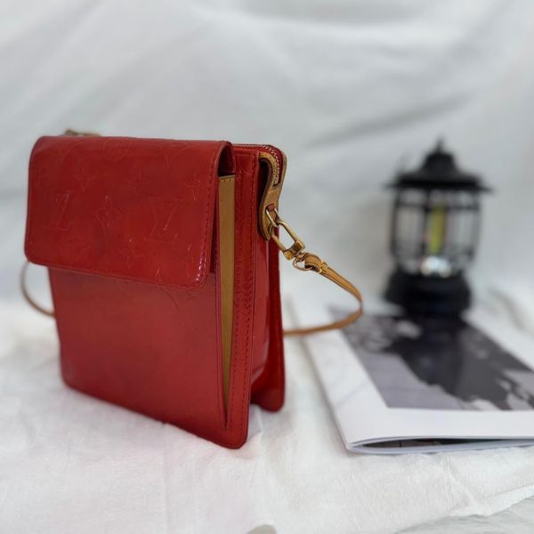 Louis Vuitton 漆皮紅色相機包 