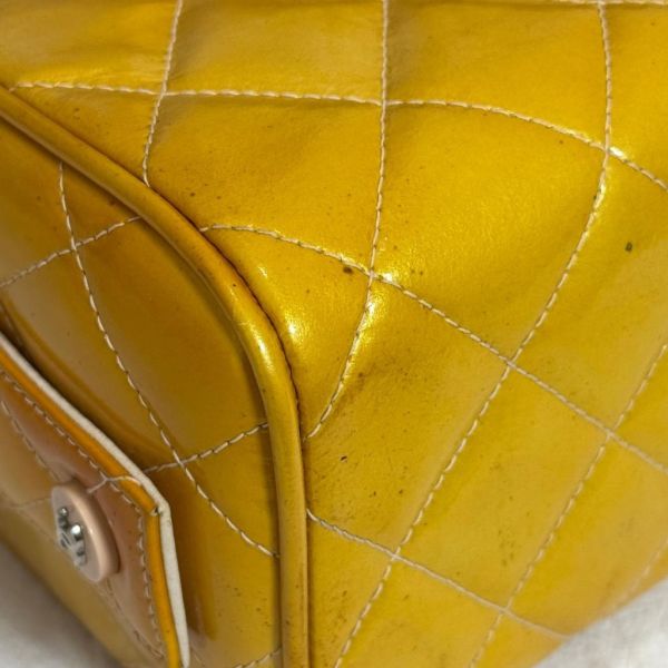 CHANEL 黃色漆皮方盒子 