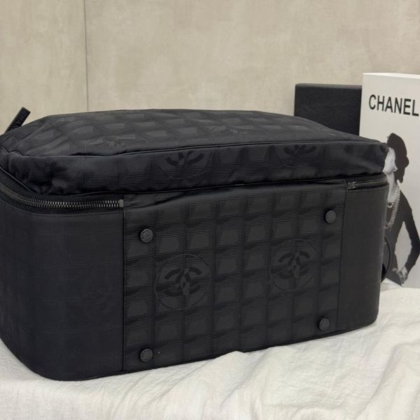 Chanel 黑色黑扣冰格行李箱 