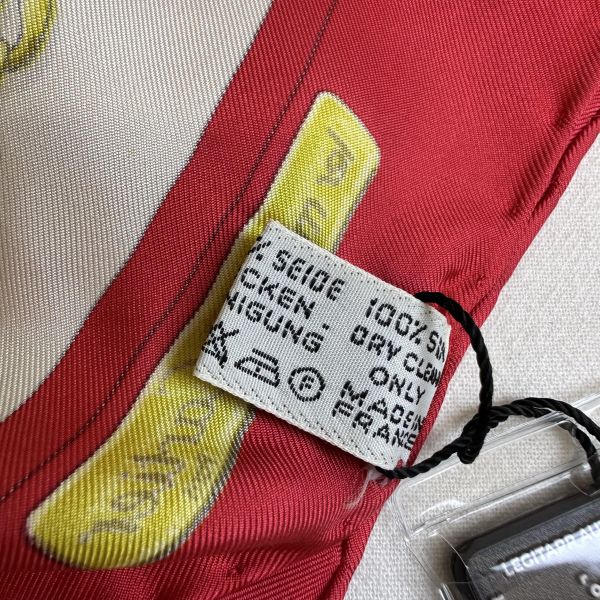 Cartier 卡蒂亞Must de Cartier 系列絲巾 