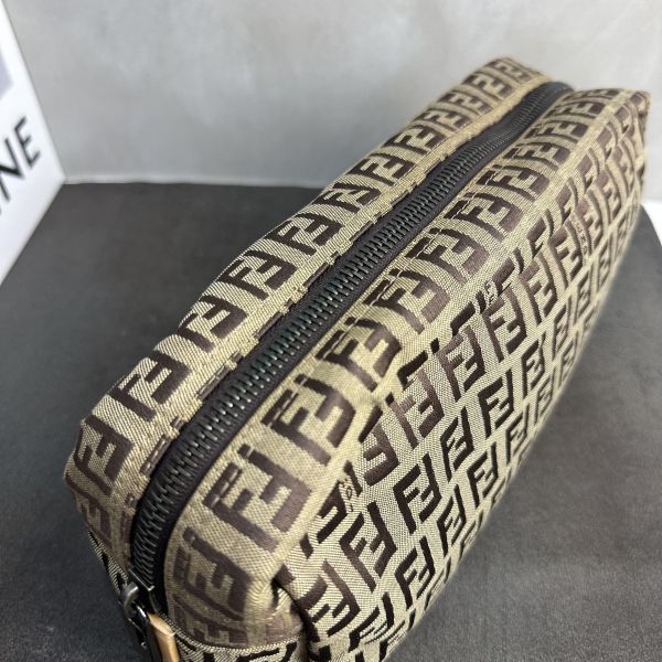 FENDI（芬迪） 經典Zucca 雙F老花緹花帆布化妝包 / 手拿包* 