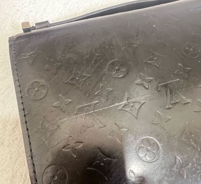 Louis Vuitton 硬殼扣式手提錢包 含卡夾 