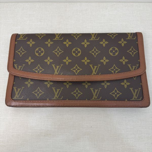 LV 紅皮信封手拿包 