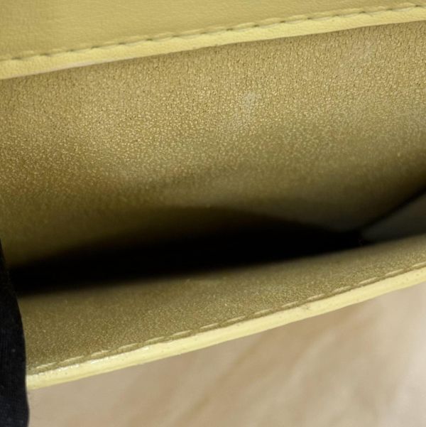 Louis Vuitton 檸檬黃漆皮相機包 