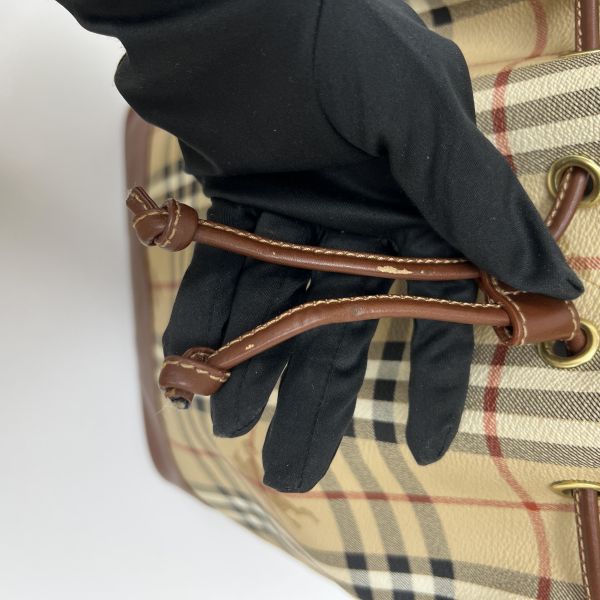 Burberry經典戰馬格紋水桶包 