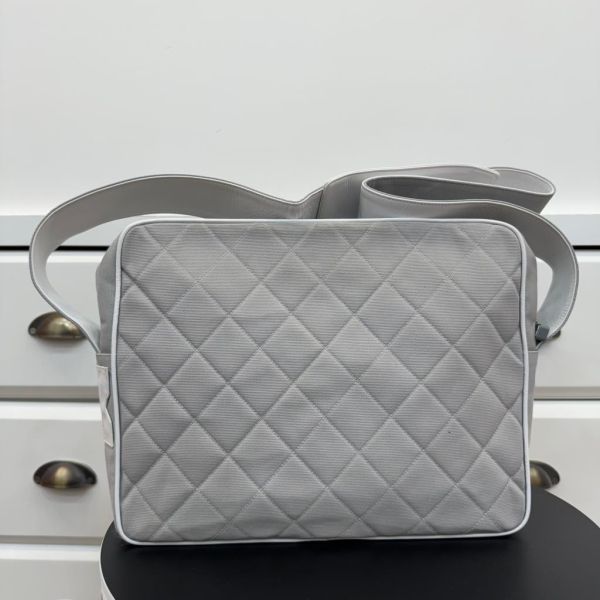 Chanel 方牌運動包 