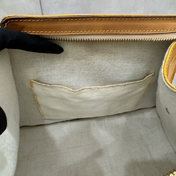 Lv 黃漆皮手提包 