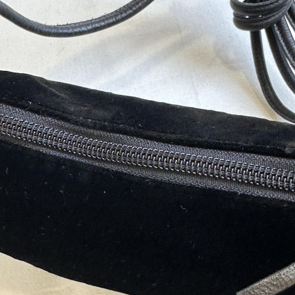 Emporio Armani 亞曼尼 毛毛半月包 水餃包 