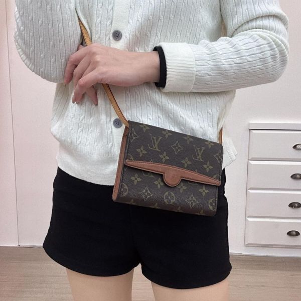 Louis Vuitton 紅皮腰包 