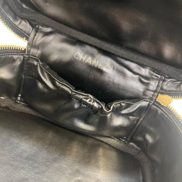 Chanel 雙色皮革化妝包 
