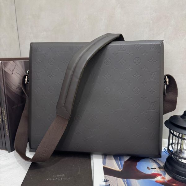 Louis Vuitton 硬殼肩背公事包 