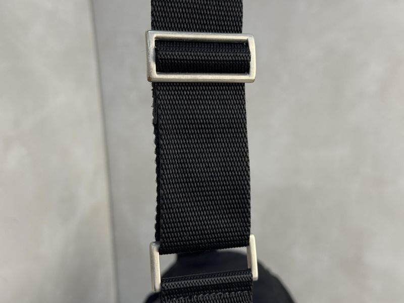 PRADA 經典三角LOGO尼龍翻蓋雙扣中性斜背包/郵差包 