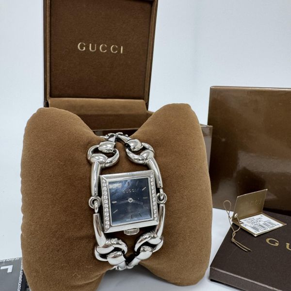 Gucci 馬銜扣鏈條貝母方盤手錶 