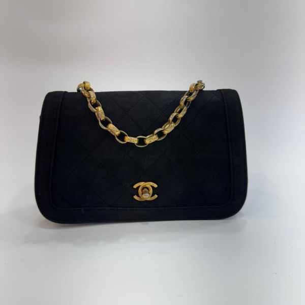 Chanel 迷你麂皮黑金雕花鏈條包 