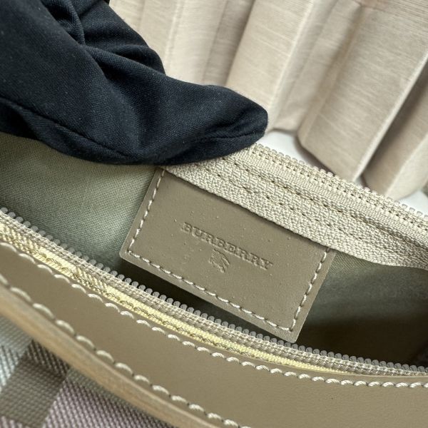 Burberry 粉色格紋圓筒包 