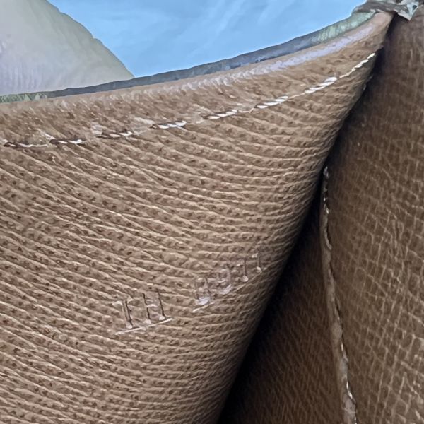 Louis Vuitton翻蓋手拿包 