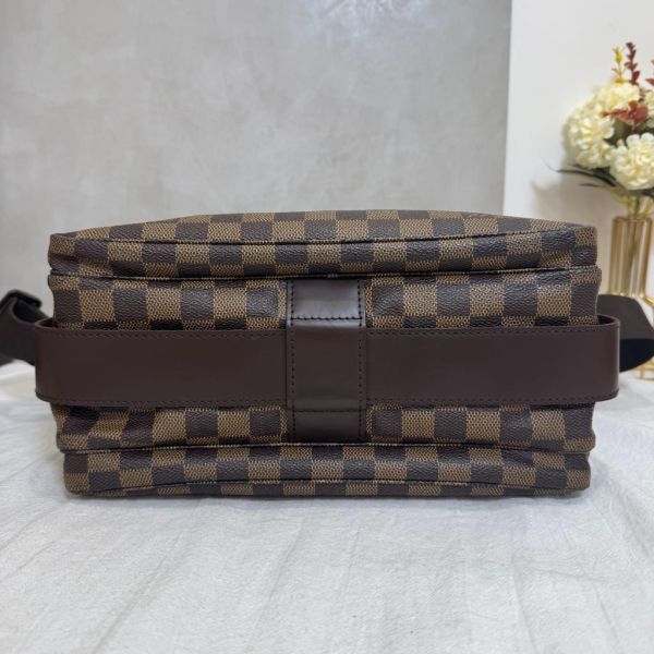 Louis Vuitton 棋盤上扣斜背包 