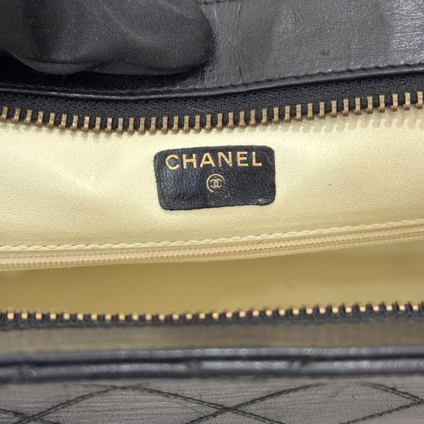 Chanel 黑色小羊皮菱格手拿包 