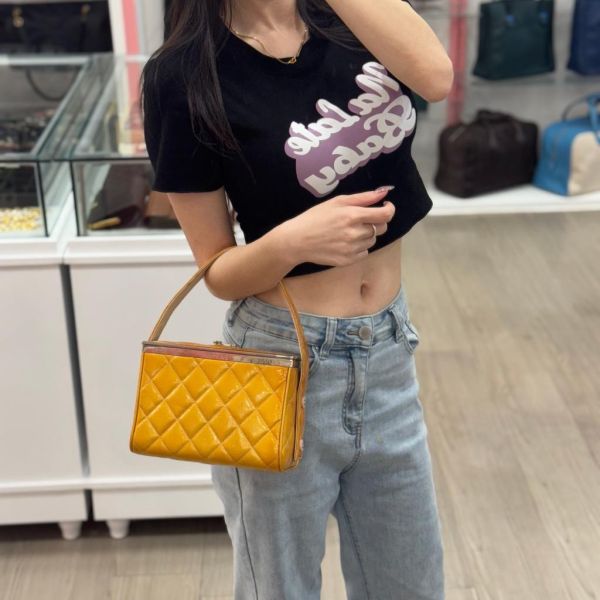 CHANEL 黃色漆皮方盒子 