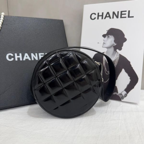 Chanel 漆皮小圓包 