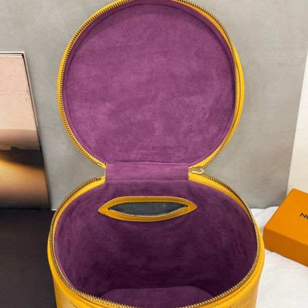 Louis Vuitton 圓桶手提化妝包 