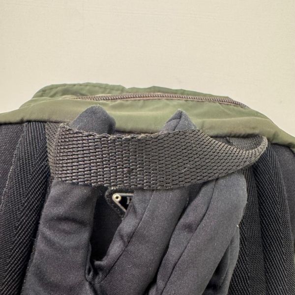 PRADA 墨綠帆布鐵牌後背包 