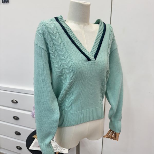 Burberry 薄荷綠絞花V領毛衣 