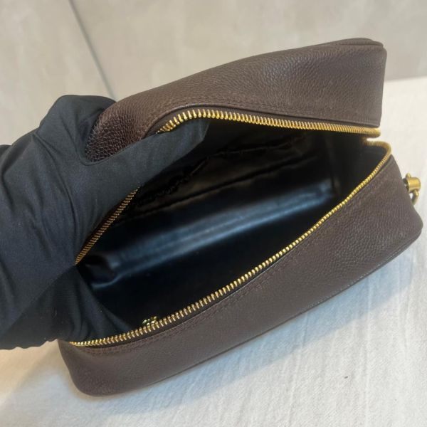 Chanel 經典魚子醬化妝包 