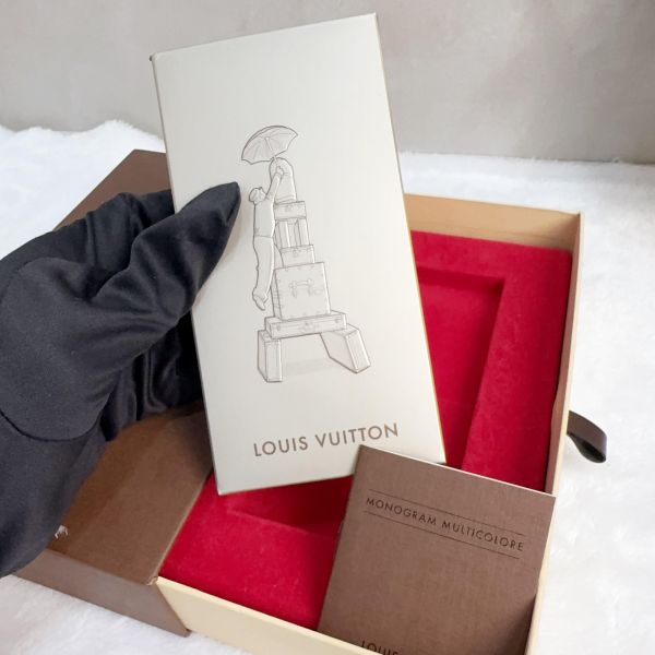 Louis Vuitton Tour Eiffel VIP 限量版翻頁動畫書 
